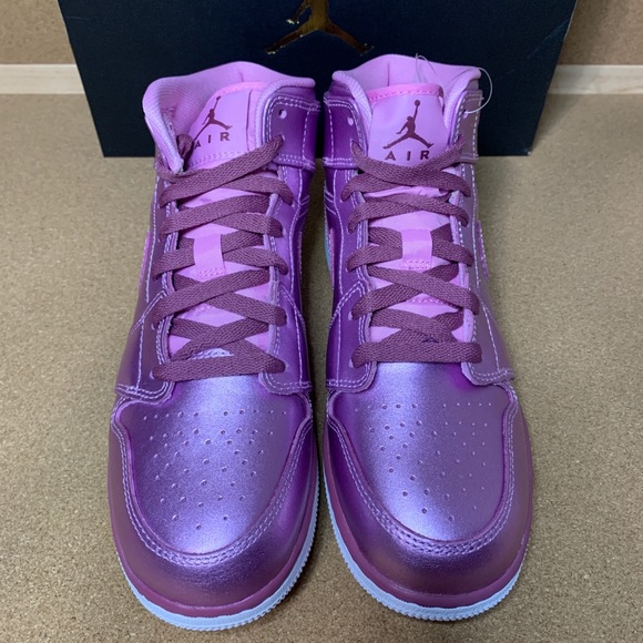 Nike Air Jordan 1 Mid SE (GS) - Picture 2 of 8